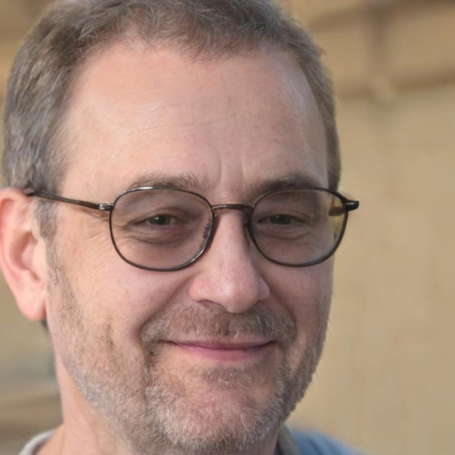 Portrait de Maxence Delcourt, formateur en négociation budgétaire